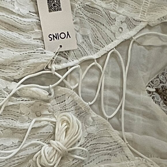 YOINS White Sleeveless V-Neck Sundress - Picture 7 of 9